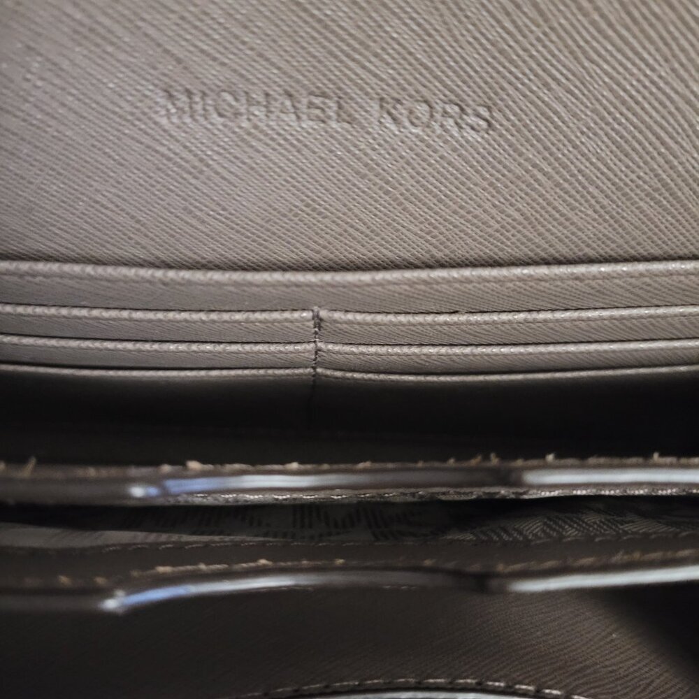 Michael Kors Jet Set Travel Phone Crossbody Pearl Grey Medium - Picture 6 of 7